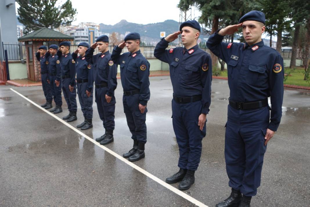 Kışladaki dört ikiz kardeş askeri, komutanları ayırt etmekte zorlanıyor 3